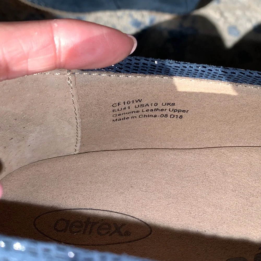 Aetrex navy loafers. Size 10. Like new! - Picture 7 of 10